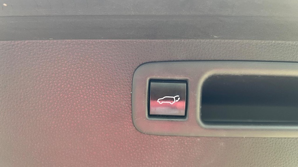 Toyota Highlander Vehicle Full-screen Gallery Image 17