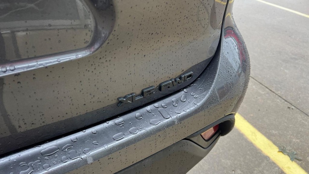 Toyota Highlander Vehicle Full-screen Gallery Image 19