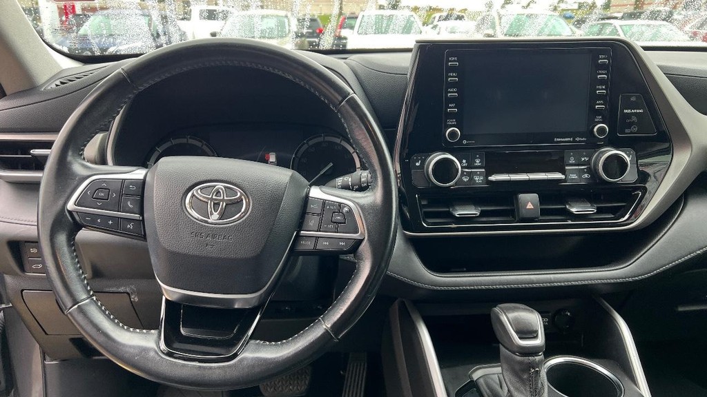 Toyota Highlander Vehicle Full-screen Gallery Image 22