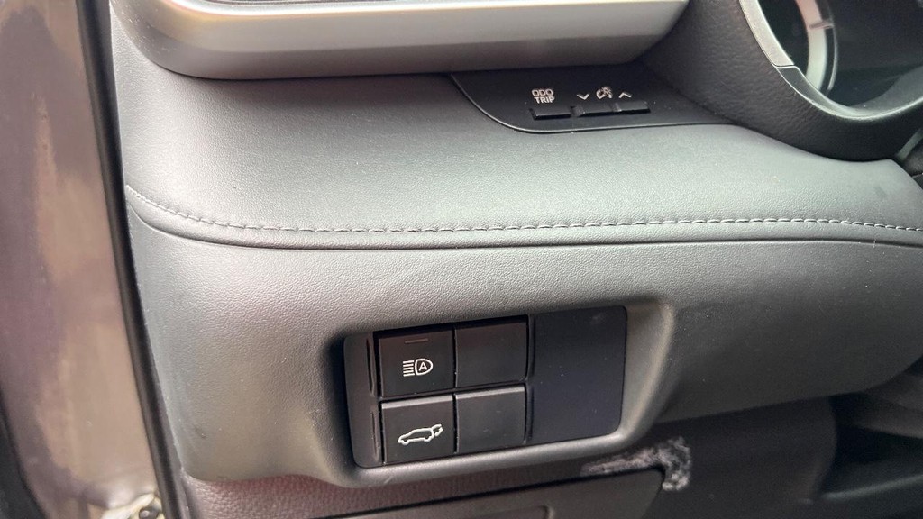 Toyota Highlander Vehicle Full-screen Gallery Image 24