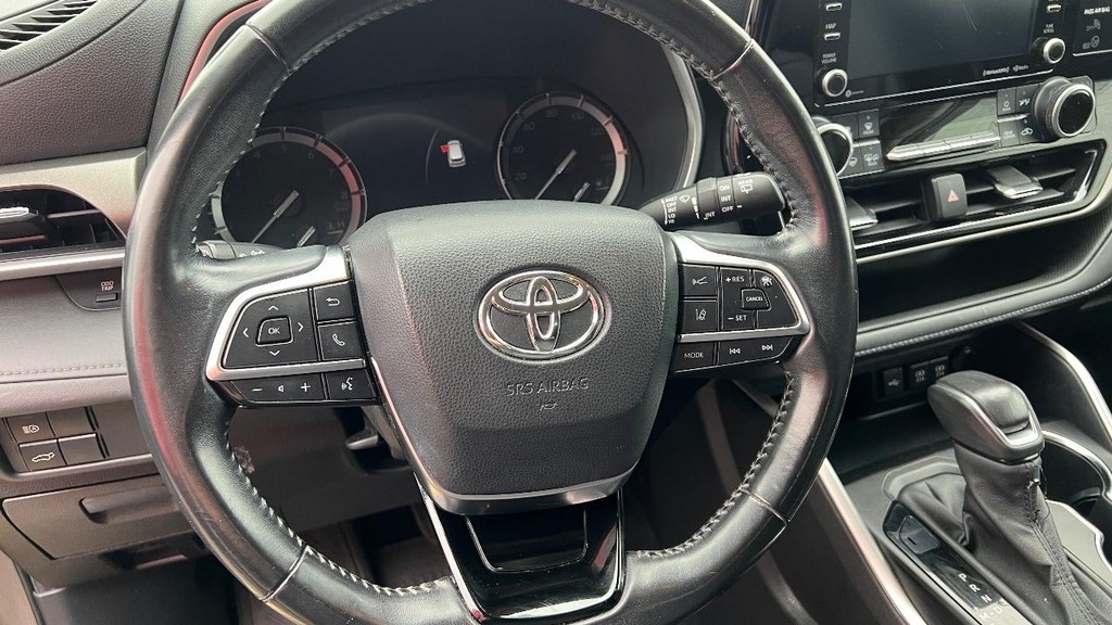 Toyota Highlander Vehicle Full-screen Gallery Image 25