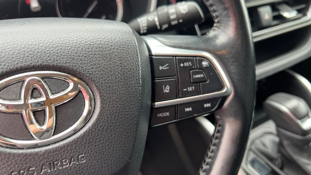 Toyota Highlander Vehicle Full-screen Gallery Image 27