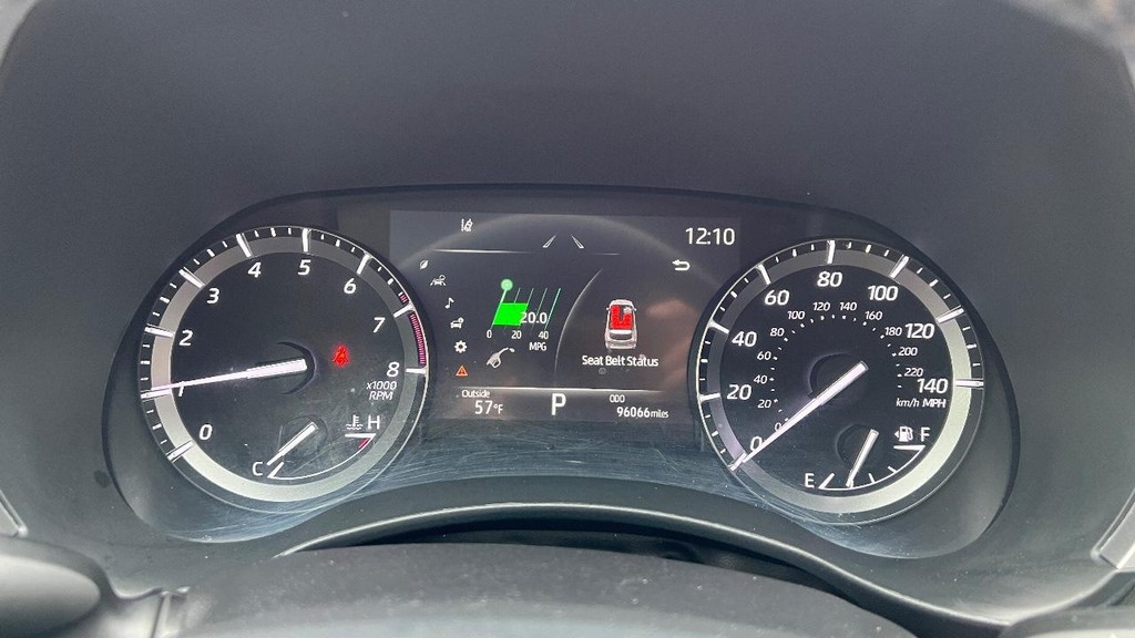 Toyota Highlander Vehicle Full-screen Gallery Image 32