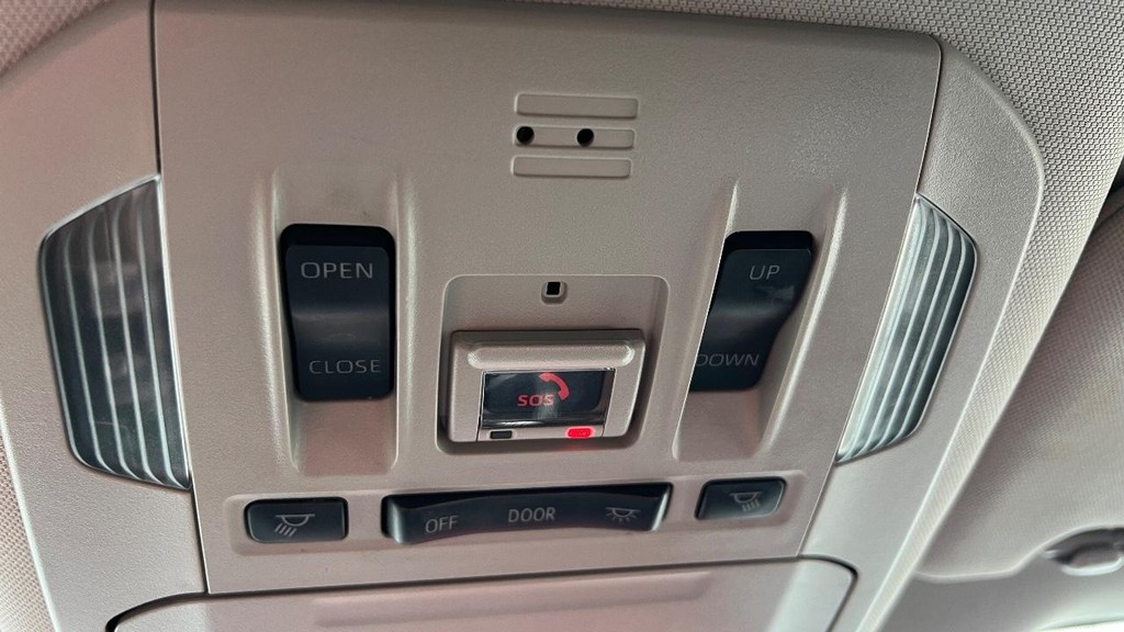 Toyota Highlander Vehicle Full-screen Gallery Image 33