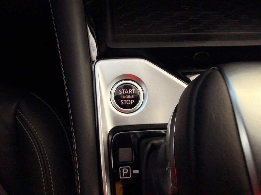 Nissan Altima Vehicle Full-screen Gallery Image 07