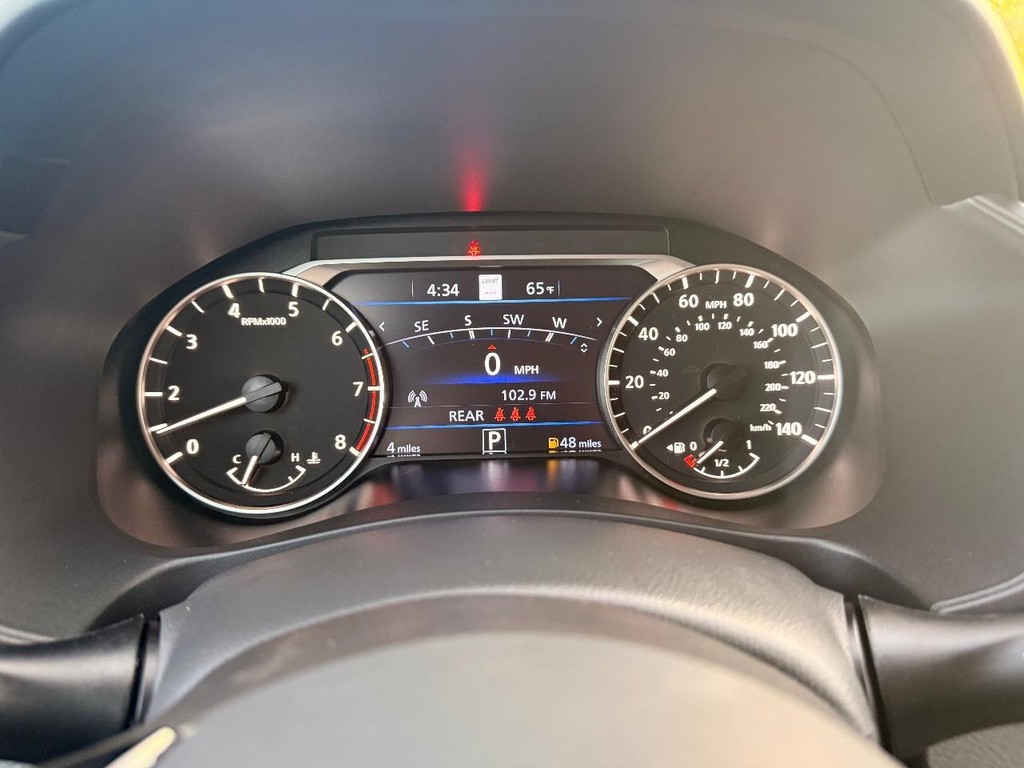 Nissan Altima Vehicle Full-screen Gallery Image 11