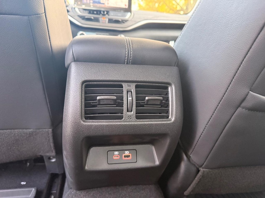 Nissan Altima Vehicle Full-screen Gallery Image 22