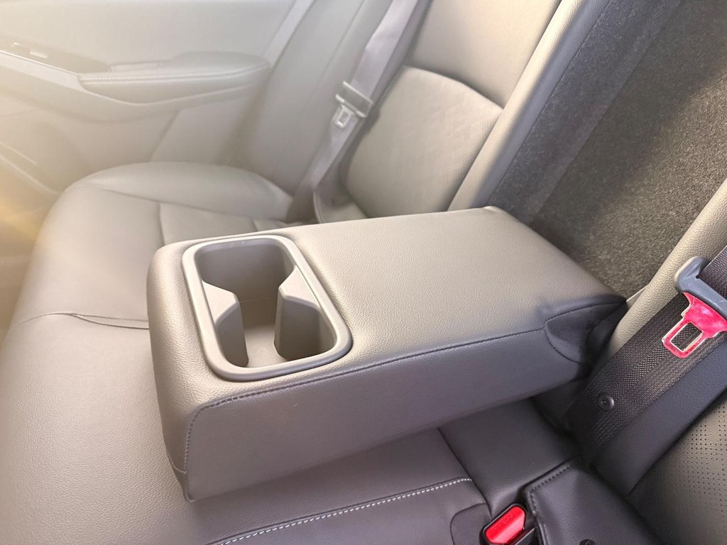 Nissan Altima Vehicle Full-screen Gallery Image 25