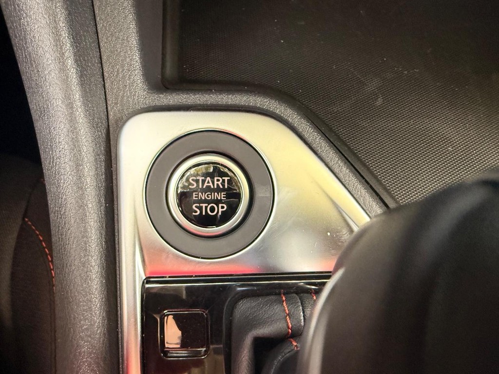 Nissan Sentra Vehicle Full-screen Gallery Image 03