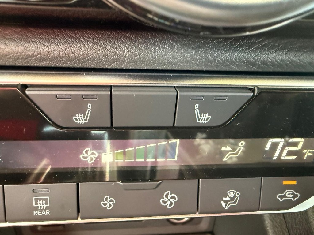 Nissan Sentra Vehicle Full-screen Gallery Image 04