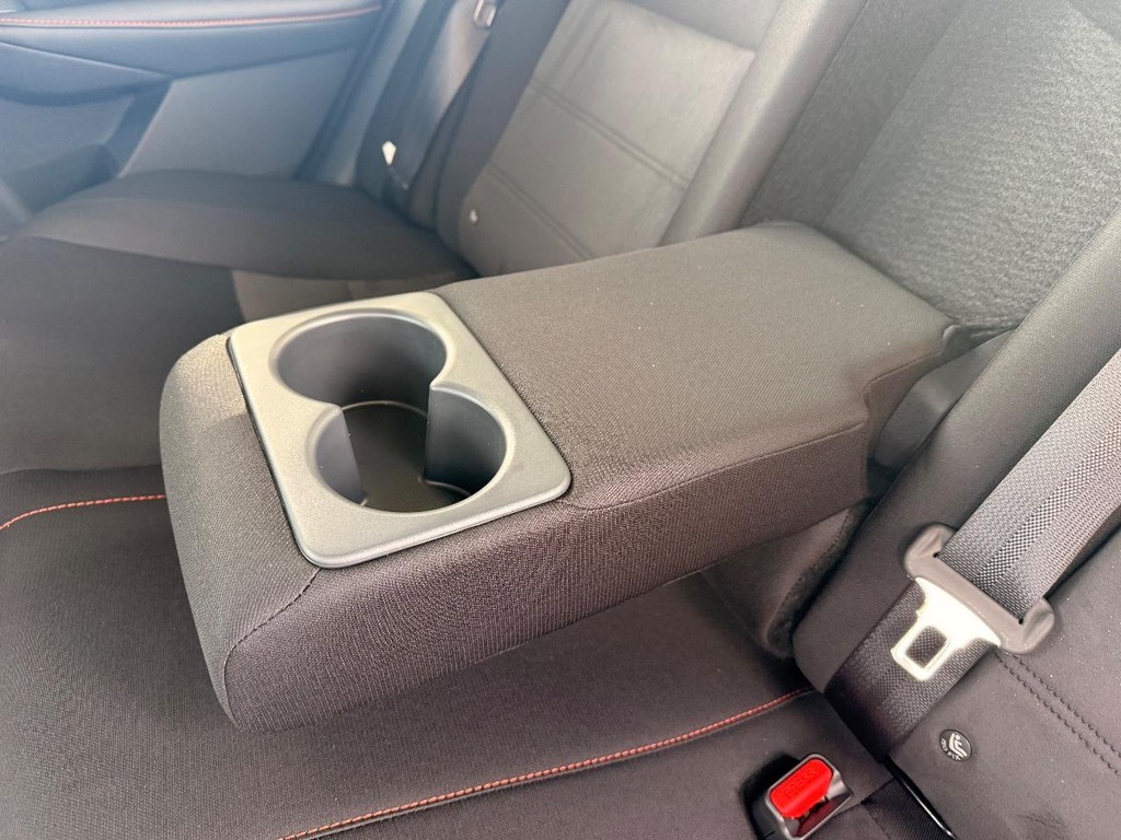 Nissan Sentra Vehicle Full-screen Gallery Image 08