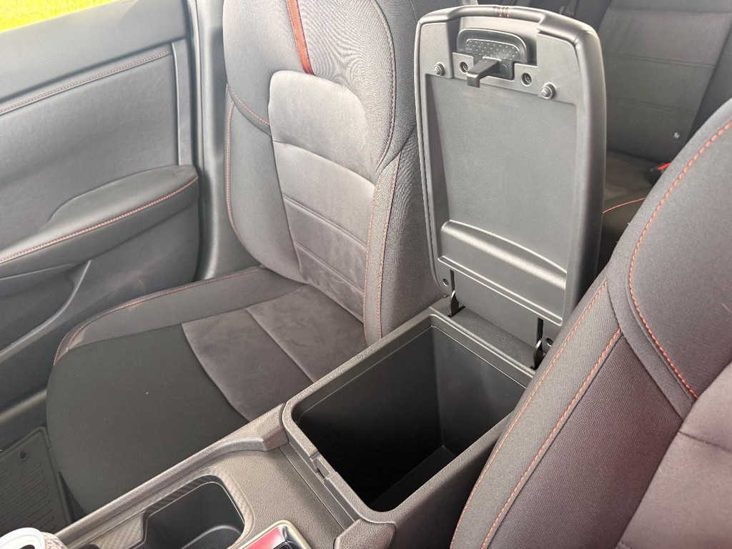 Nissan Sentra Vehicle Full-screen Gallery Image 12