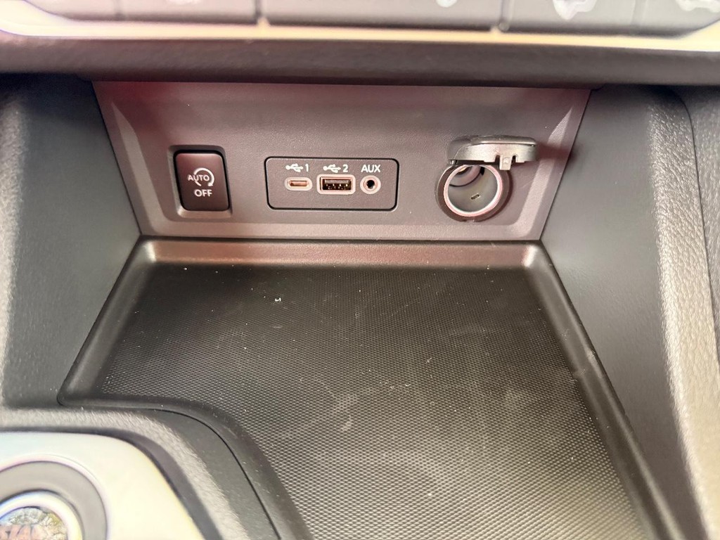 Nissan Sentra Vehicle Full-screen Gallery Image 13