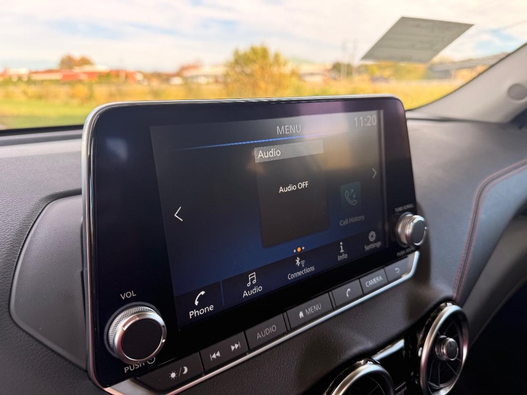 Nissan Sentra Vehicle Full-screen Gallery Image 15