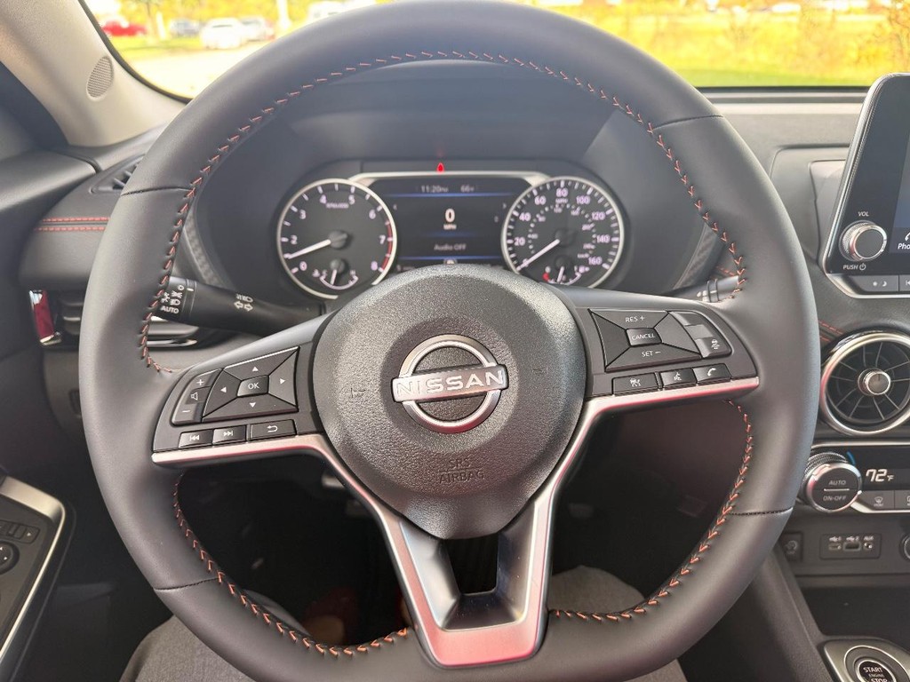 Nissan Sentra Vehicle Full-screen Gallery Image 17