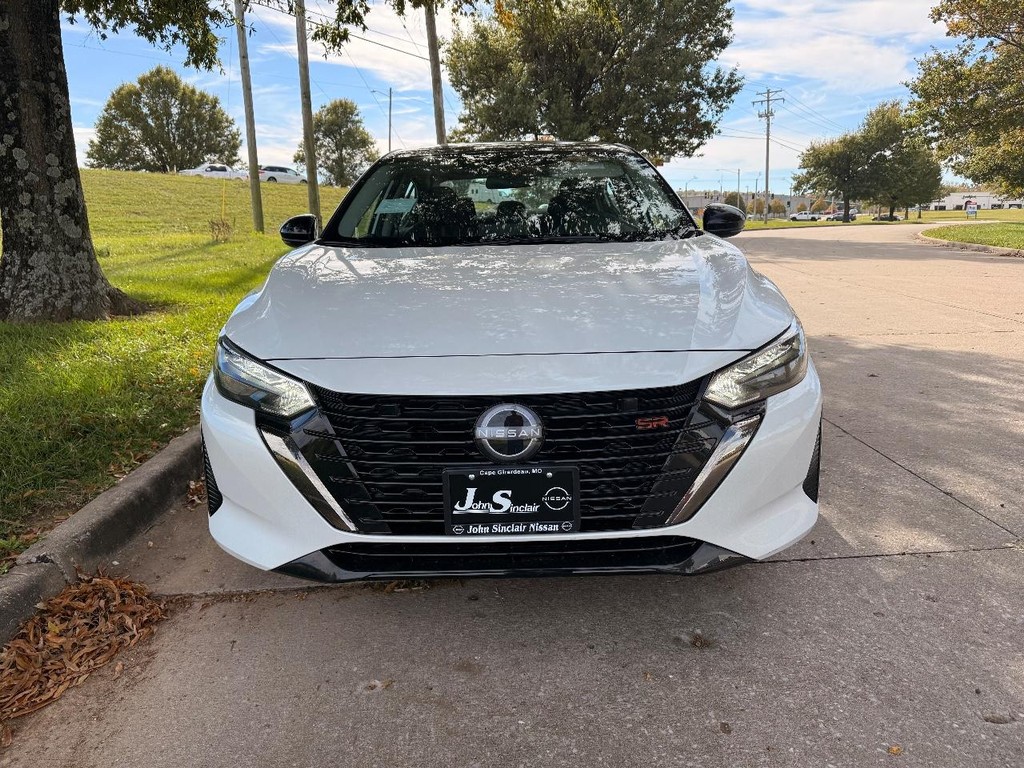 Nissan Sentra Vehicle Full-screen Gallery Image 25