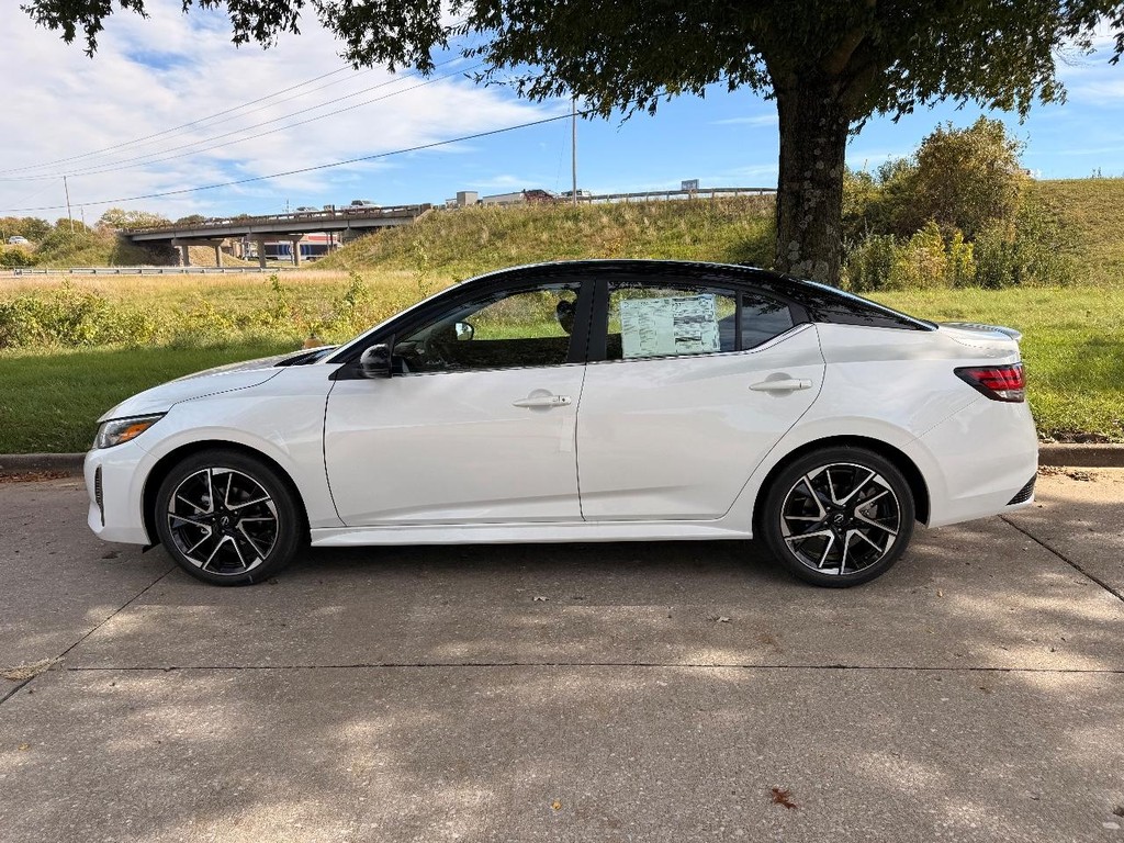 Nissan Sentra Vehicle Full-screen Gallery Image 26