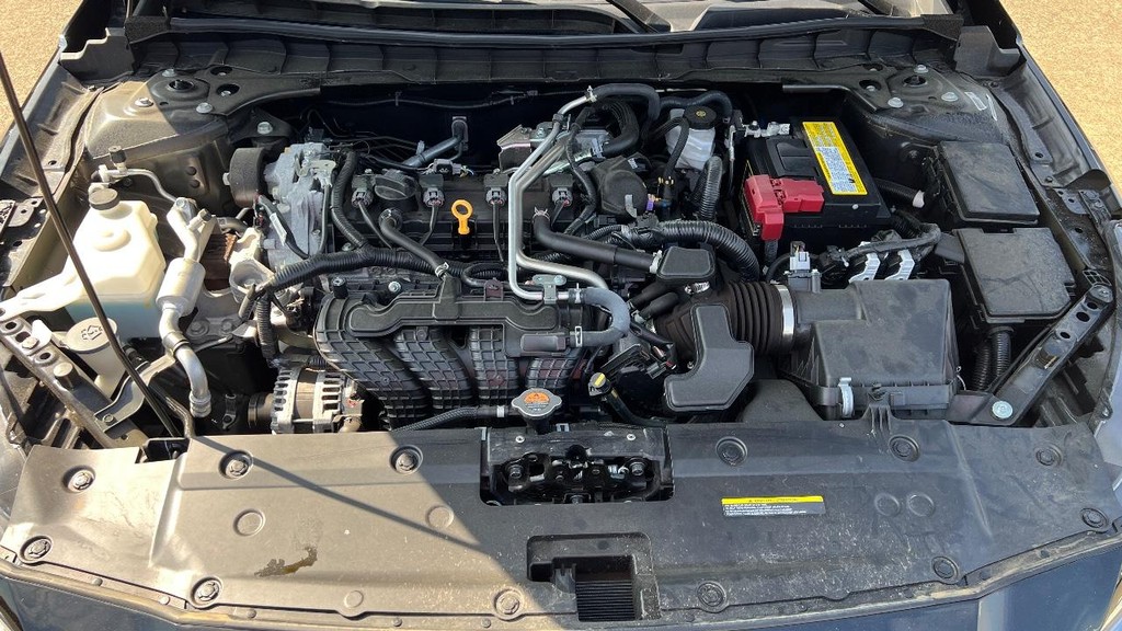 Nissan Altima Vehicle Full-screen Gallery Image 17