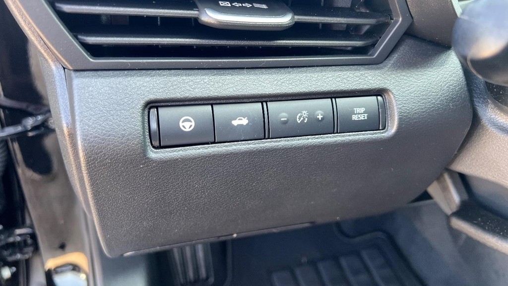 Nissan Altima Vehicle Full-screen Gallery Image 21