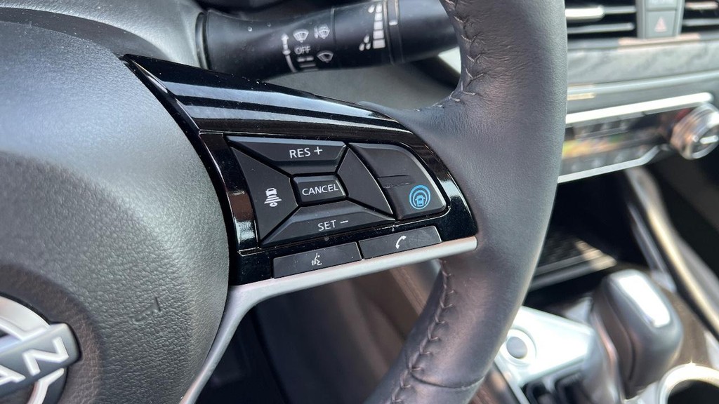 Nissan Altima Vehicle Full-screen Gallery Image 29