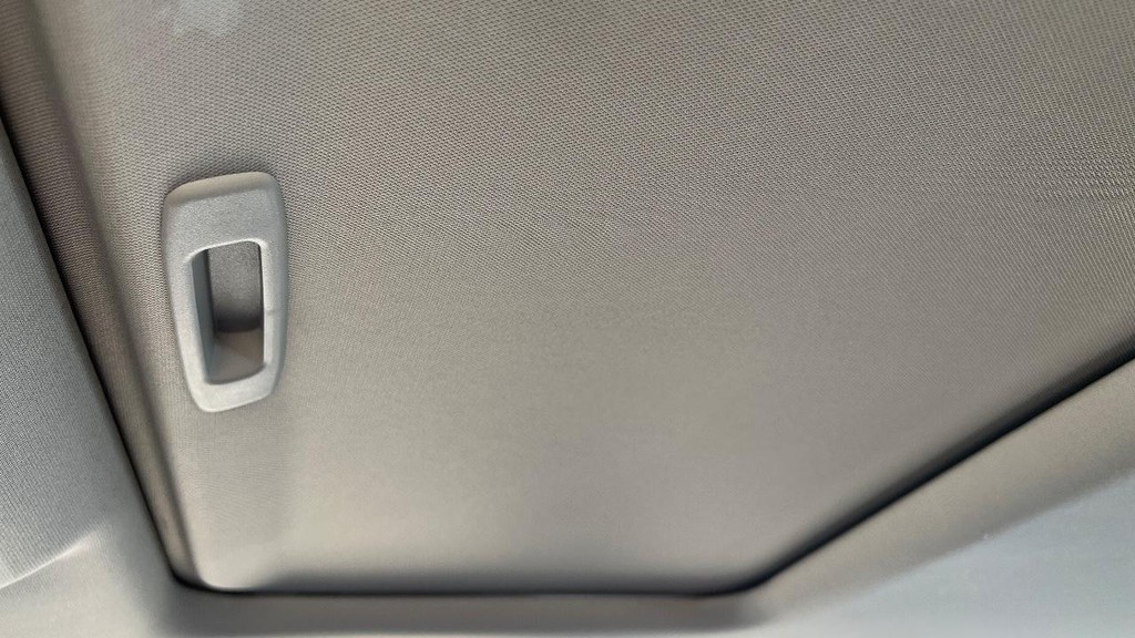 Nissan Altima Vehicle Full-screen Gallery Image 31