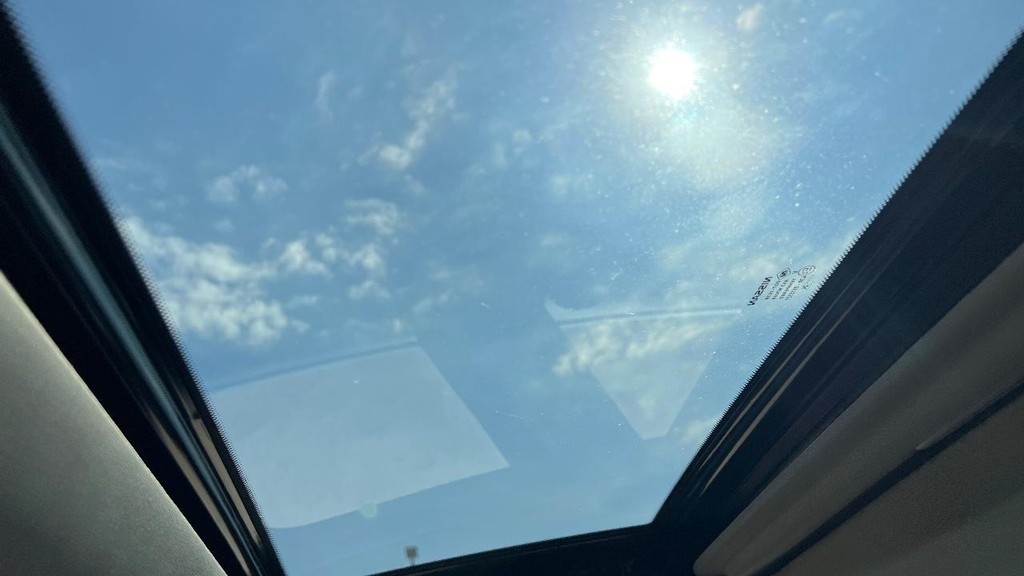 Nissan Altima Vehicle Full-screen Gallery Image 32