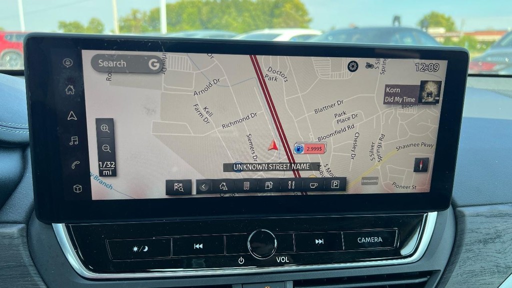 Nissan Altima Vehicle Full-screen Gallery Image 34