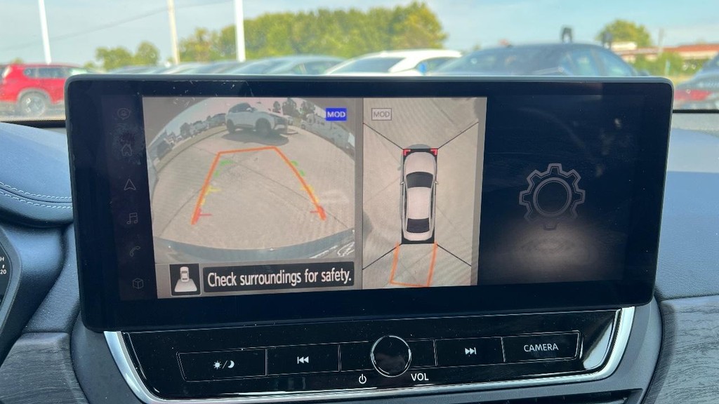 Nissan Altima Vehicle Full-screen Gallery Image 35