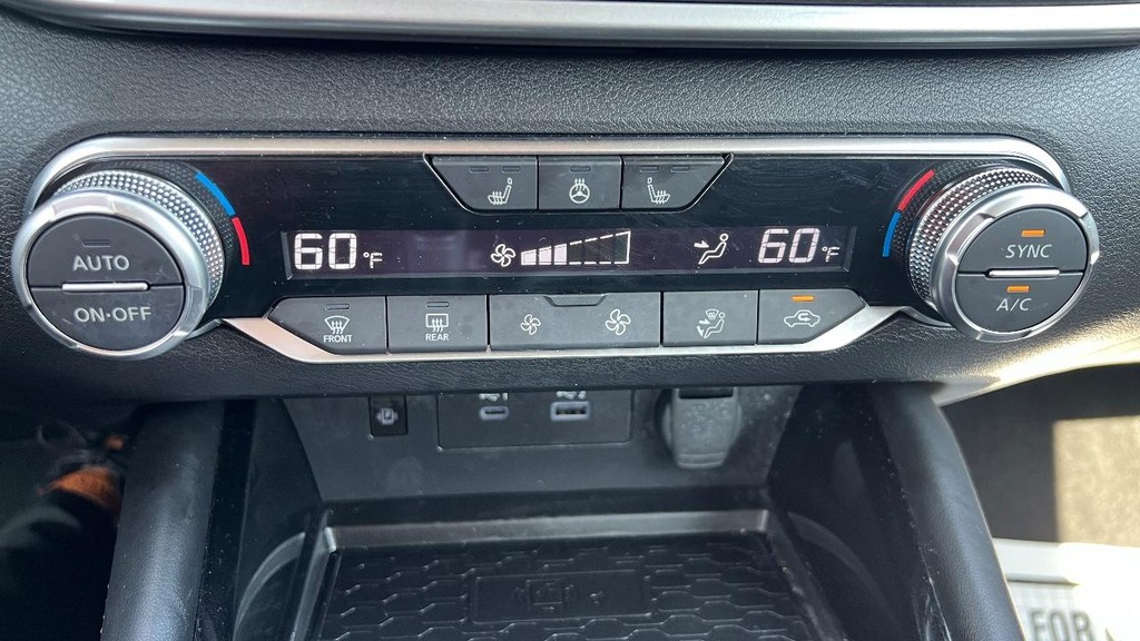 Nissan Altima Vehicle Full-screen Gallery Image 37