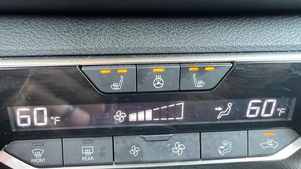 Nissan Altima Vehicle Full-screen Gallery Image 38