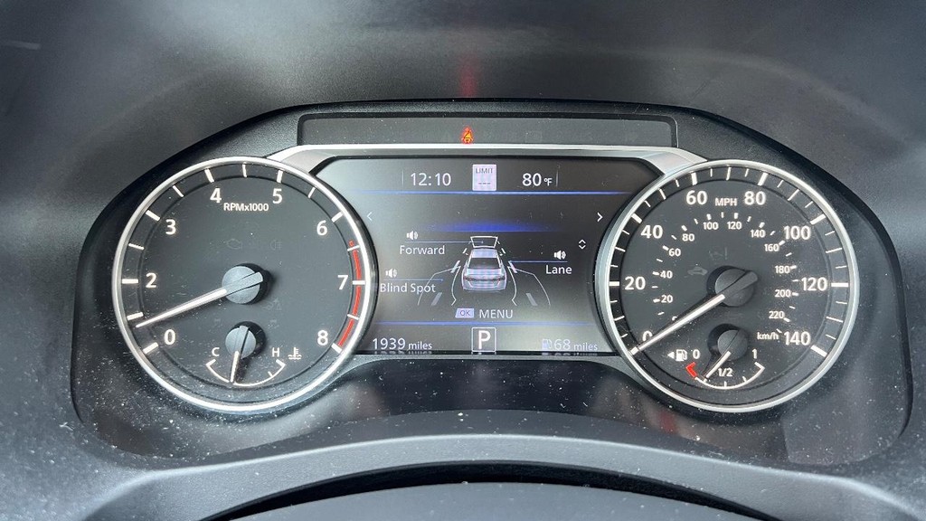 Nissan Altima Vehicle Full-screen Gallery Image 39