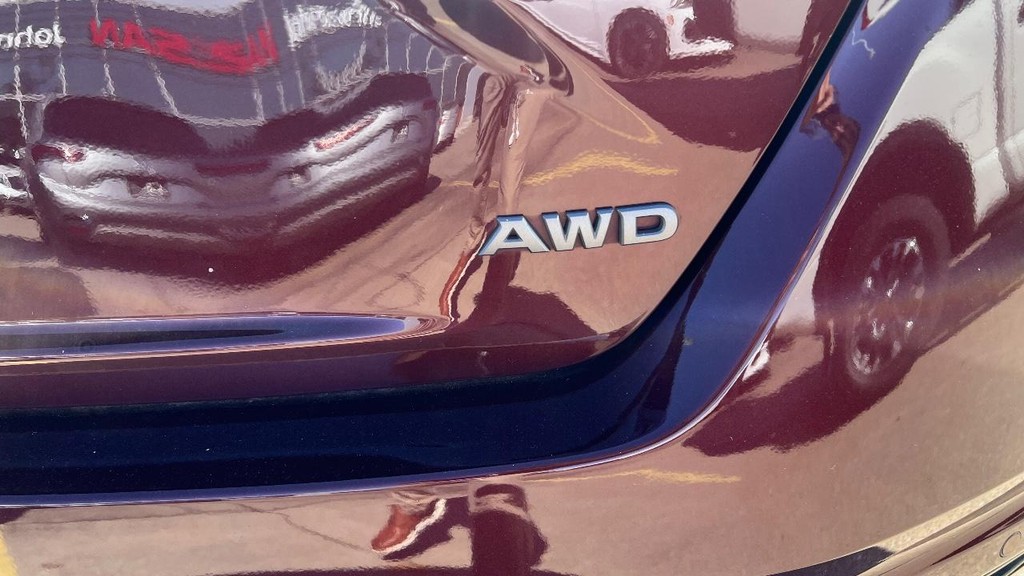 Nissan Altima Vehicle Full-screen Gallery Image 08