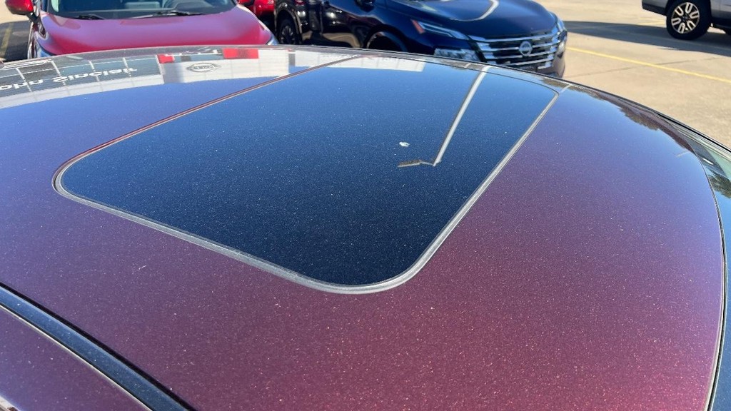 Nissan Altima Vehicle Full-screen Gallery Image 11