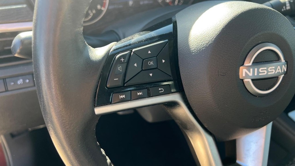 Nissan Altima Vehicle Full-screen Gallery Image 22