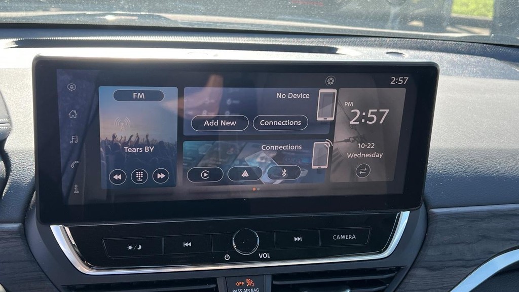 Nissan Altima Vehicle Full-screen Gallery Image 28