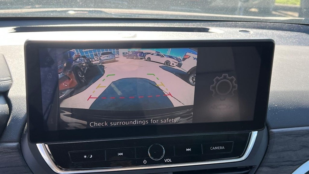 Nissan Altima Vehicle Full-screen Gallery Image 29