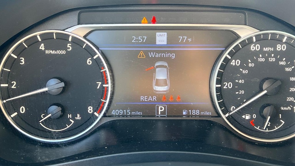 Nissan Altima Vehicle Full-screen Gallery Image 30