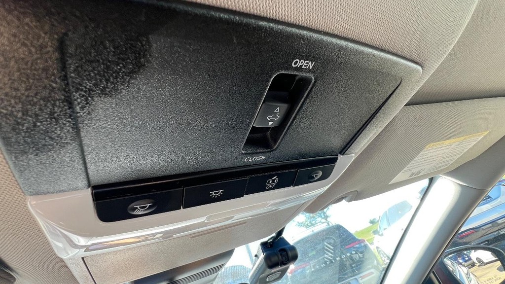 Nissan Altima Vehicle Full-screen Gallery Image 31