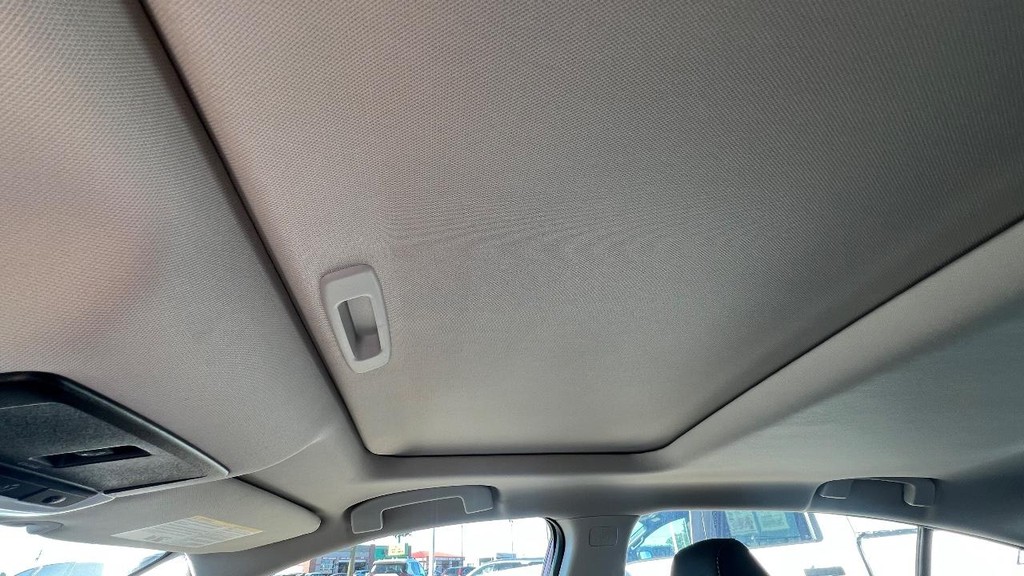 Nissan Altima Vehicle Full-screen Gallery Image 32