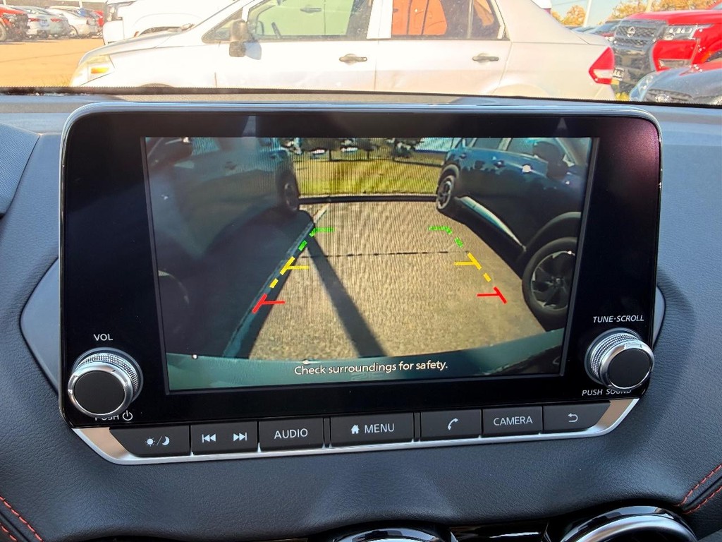 Nissan Sentra Vehicle Full-screen Gallery Image 03