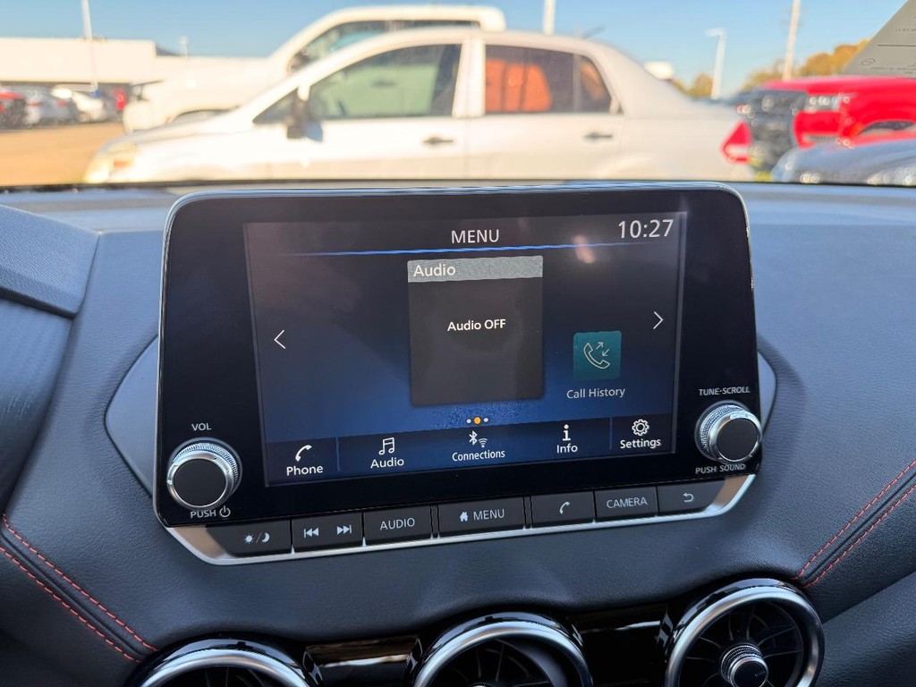 Nissan Sentra Vehicle Full-screen Gallery Image 04