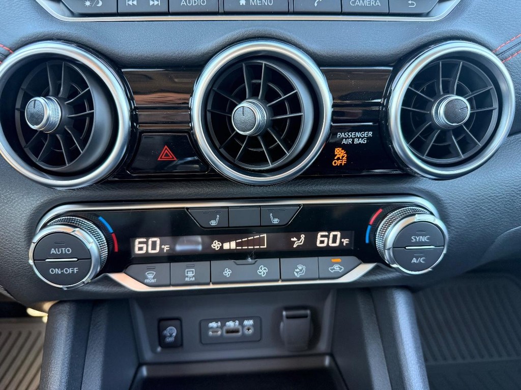 Nissan Sentra Vehicle Full-screen Gallery Image 05