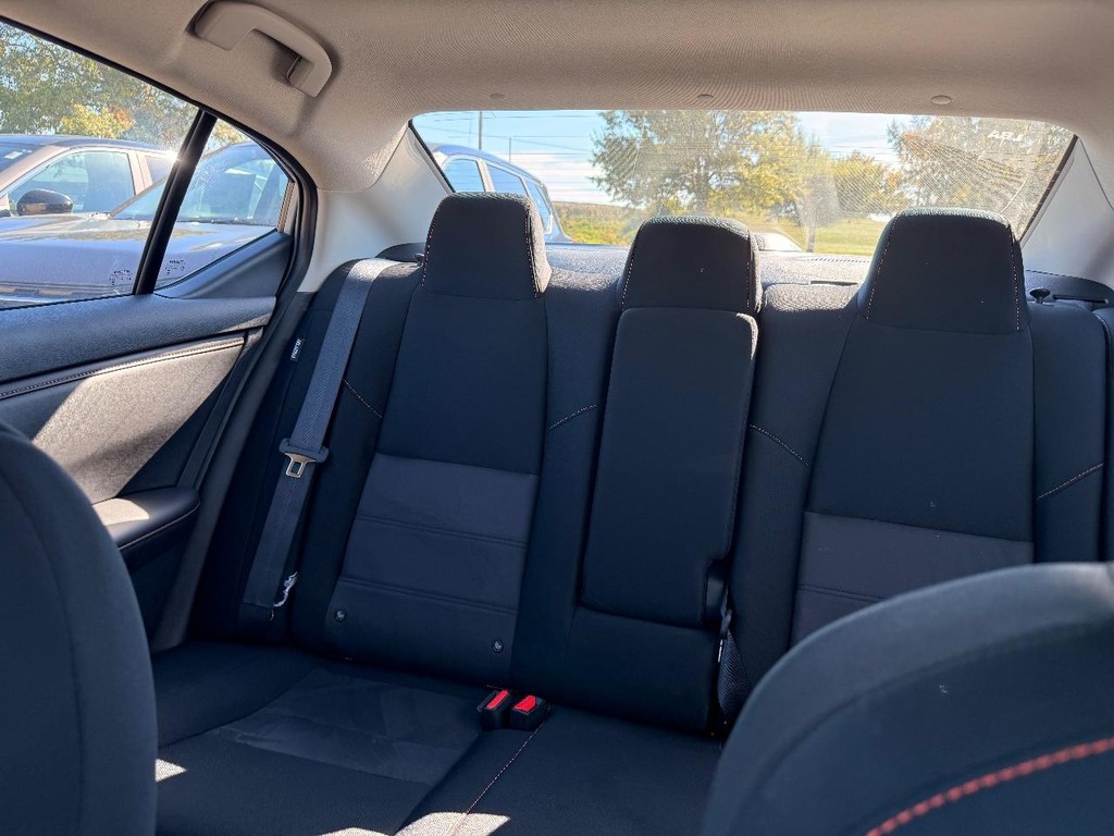 Nissan Sentra Vehicle Full-screen Gallery Image 06