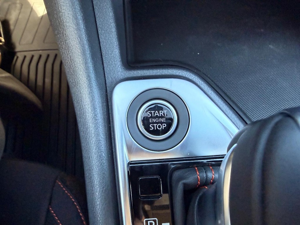 Nissan Sentra Vehicle Full-screen Gallery Image 09