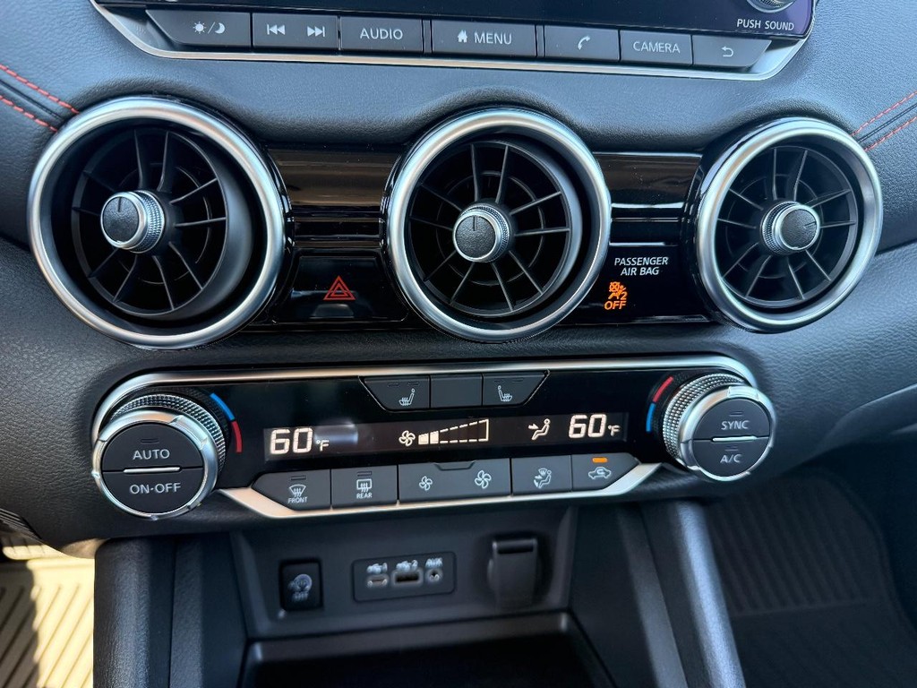 Nissan Sentra Vehicle Full-screen Gallery Image 11