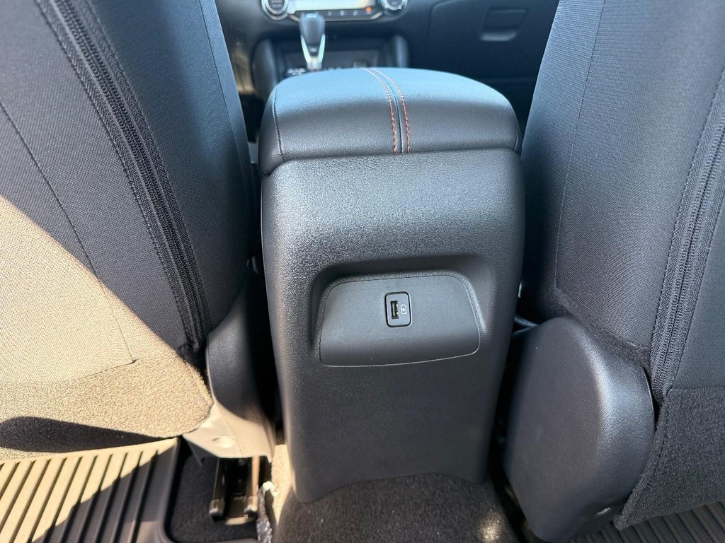 Nissan Sentra Vehicle Full-screen Gallery Image 17