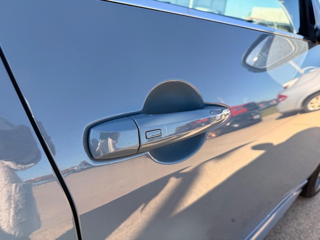 Nissan Sentra Vehicle Full-screen Gallery Image 21