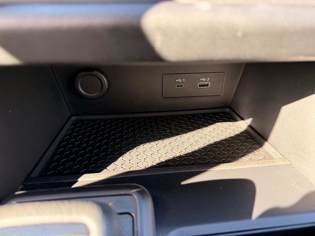 Nissan Pathfinder Vehicle Full-screen Gallery Image 06