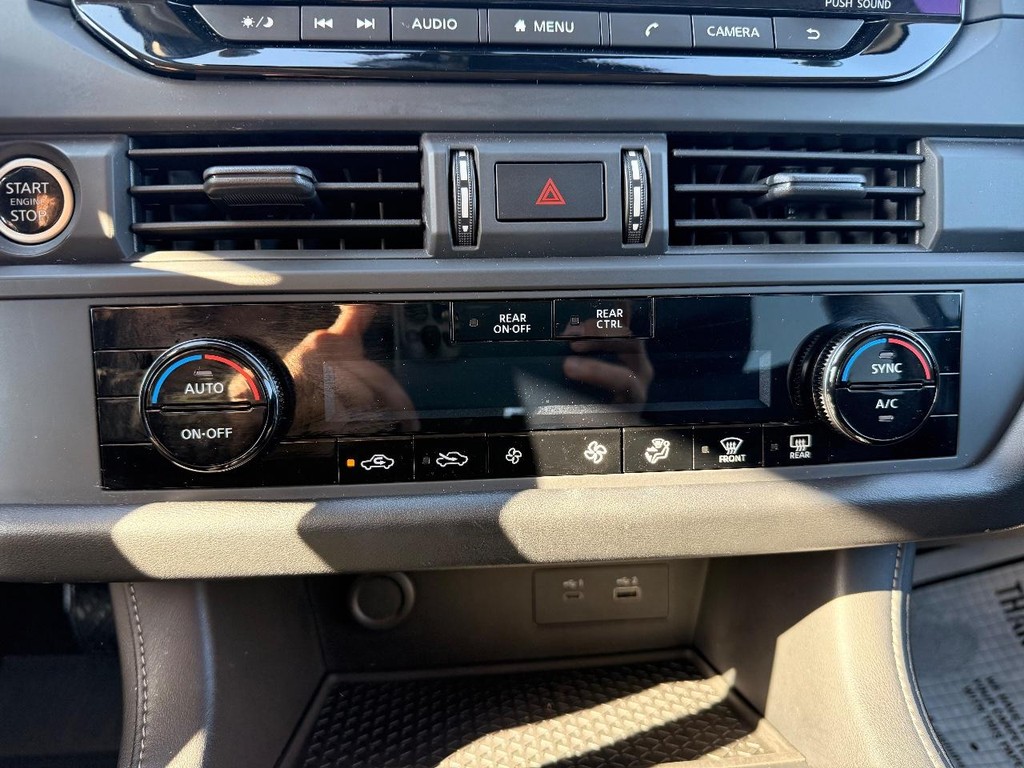 Nissan Pathfinder Vehicle Full-screen Gallery Image 07