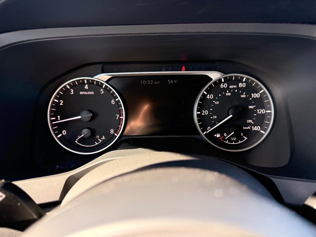 Nissan Pathfinder Vehicle Full-screen Gallery Image 09